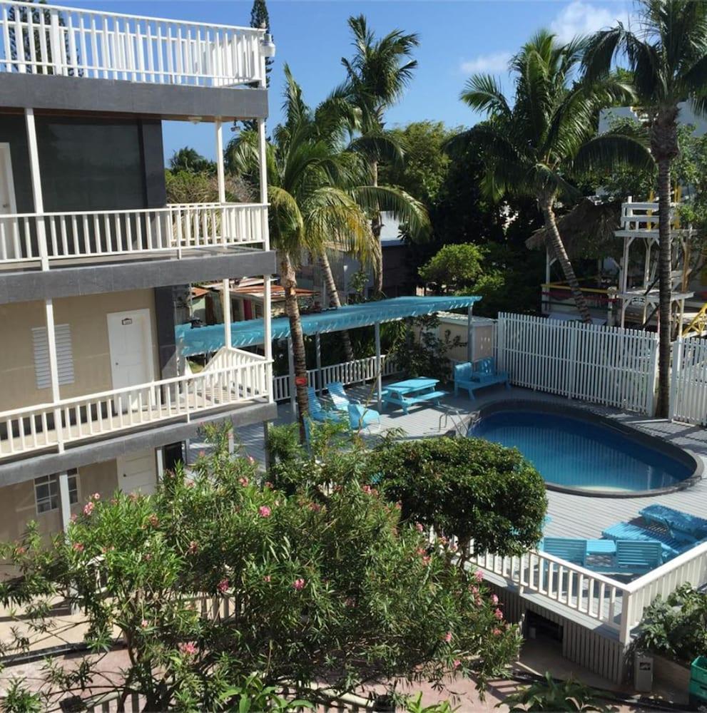 China Town Hotel Caye Caulker Exterior photo